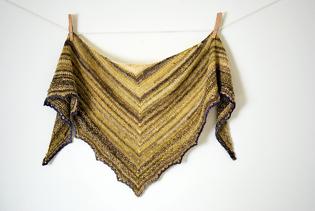 Lazy Daisy Shawlette