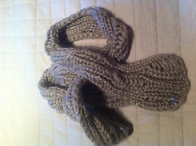 Raindrop Eyelets Scarf