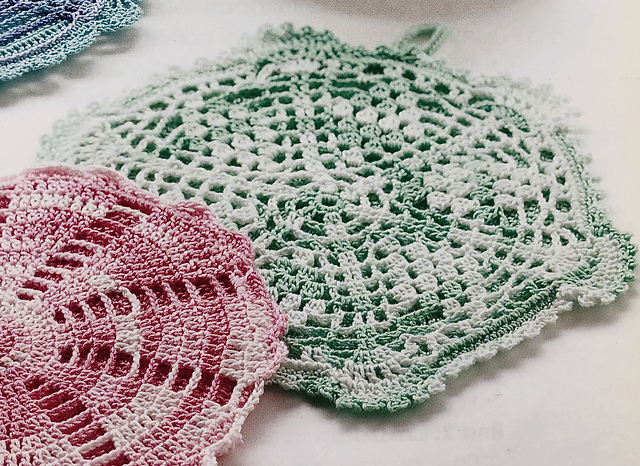 Dainty Lace Pot Holders: Shades of Green