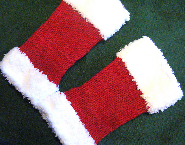 Rita's Santa Mitts