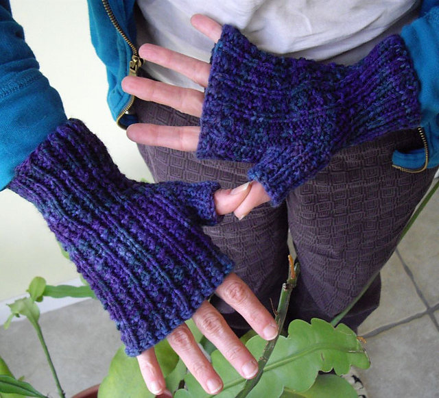 simple finger-free (and maybe thumb-ful) mitts