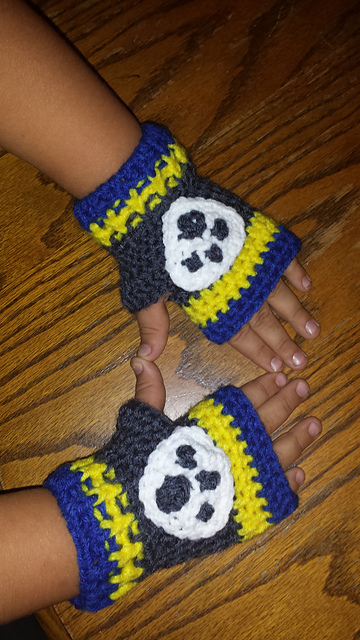 Puppy Print Scarf Glove set