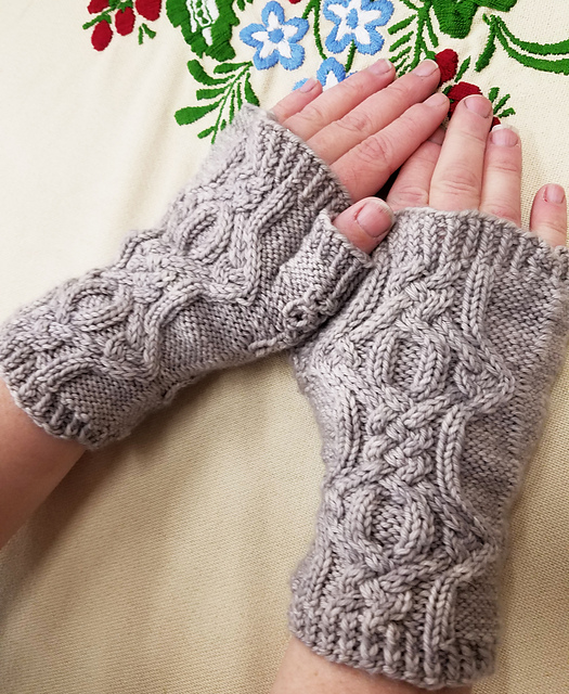 Winter Kiss Mitts