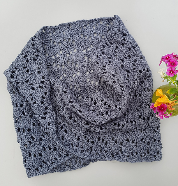 Arrowhead lace twisted cowl