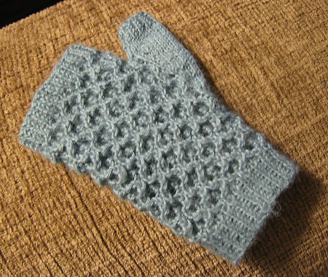 Twisty Turny Mitts