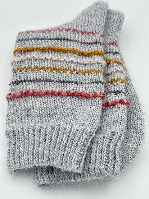 Doodles & dashes socks