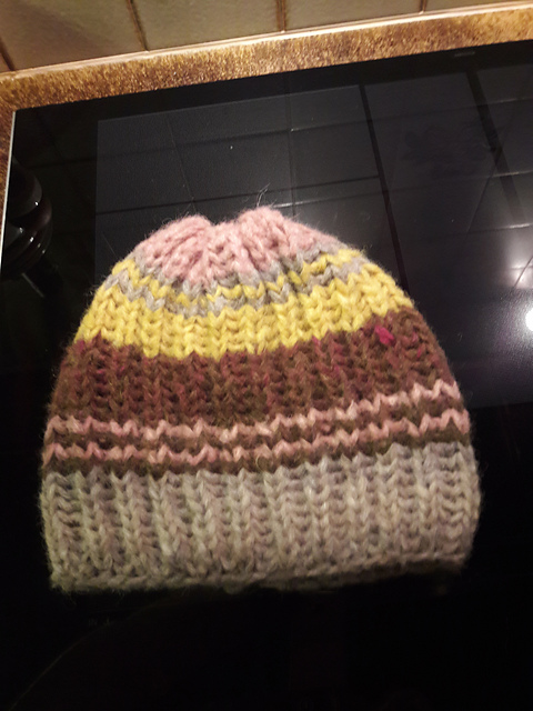 2 hours left beanie