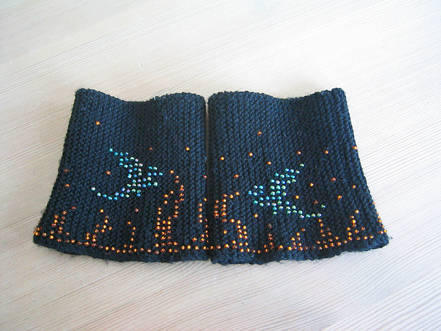 Sun dragons Wrist warmers