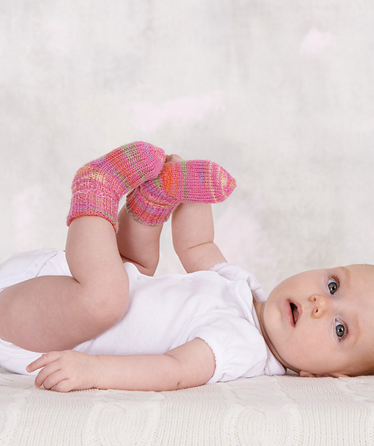 R0122 Baby Booties