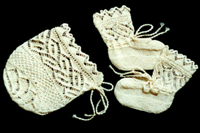 Versailles Border Bonnet and Booties