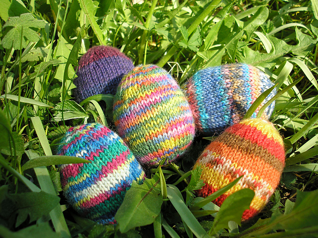 Self-striping Easter Eggs