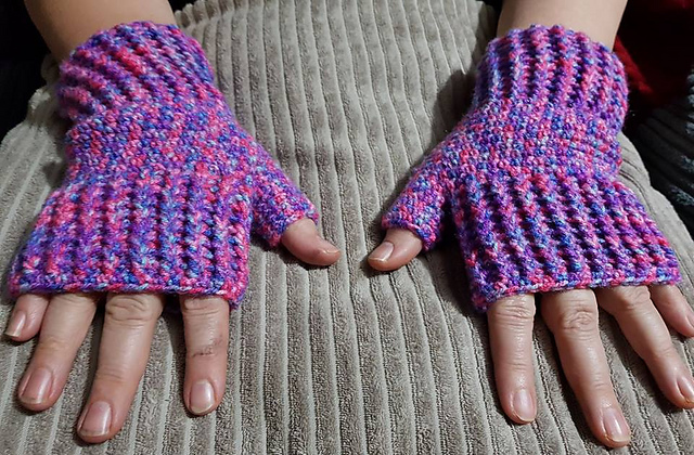 Sonya's Easy Crochet Fingerless Gloves