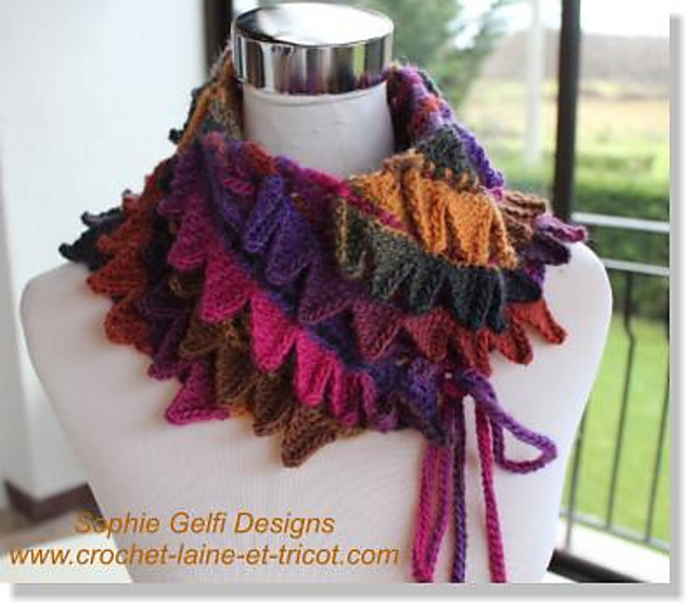 Funny scales neckwarmer
