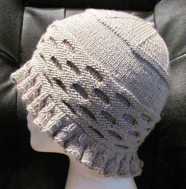 Honeycomb Ruffle Mitts & Hat