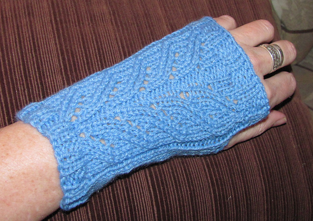 Mock Cable Mitts