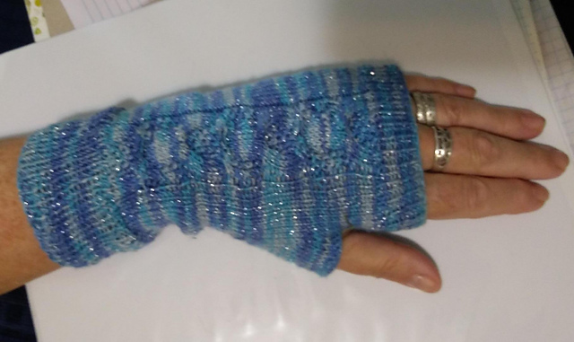 Y Knot Mitts
