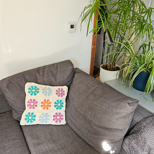 Housse coussin en carré granny