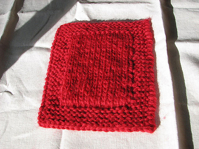 Double-knitting Pot-handler (February)