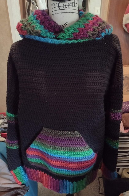 V Hooded Pullover