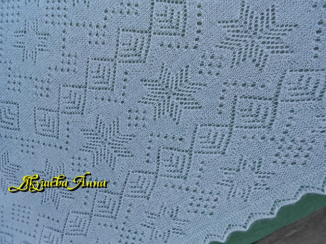 Snowflakes dance (Square Shawl)