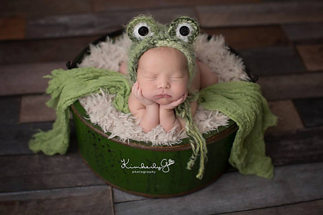 Frog Bonnet