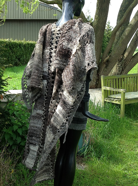 Glamor Stole Banded with Hairpin Lace