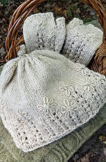 Wild Dasies Hat and Mitts