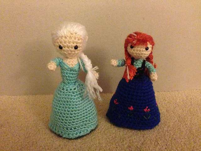 Anna and Elsa Transforming Dolls
