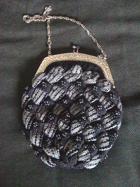 317. Lady's Knitted Purse