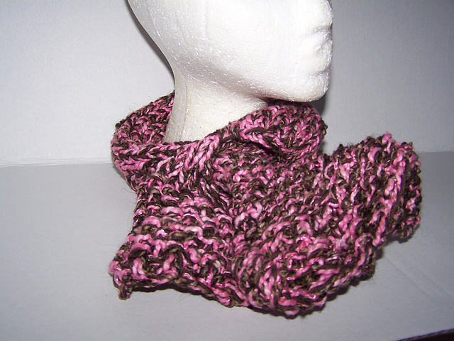 Seed Stitch Ruffle Neck Scarf