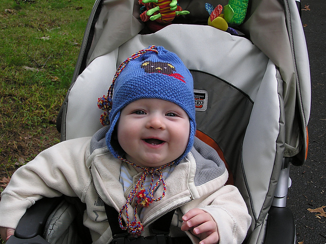 13902 Pullover, Cap, Mittens & Teddy Bear