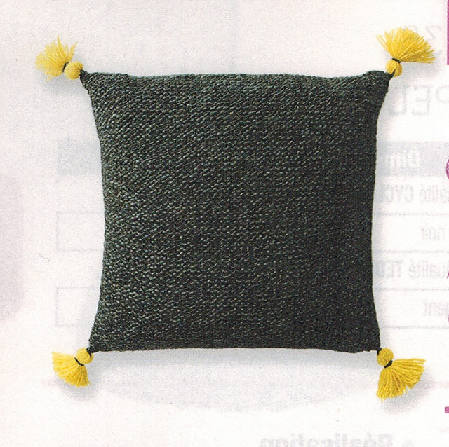 236 Coussin à glands