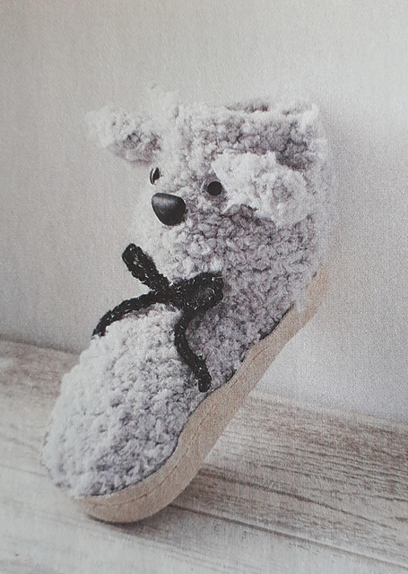 211 Chaussons peluche gris