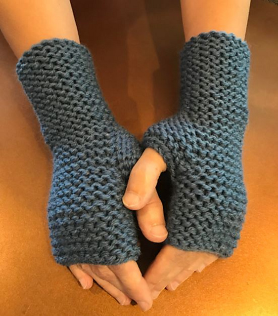 Horizontal Ridge Mitts