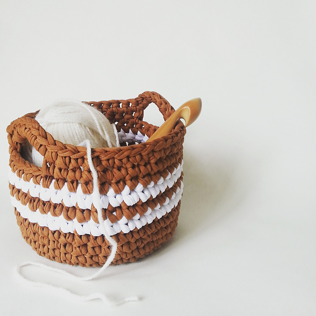 Mini striped basket