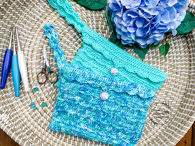 Making Waves Wristlet