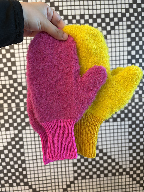 bold boucle mittens