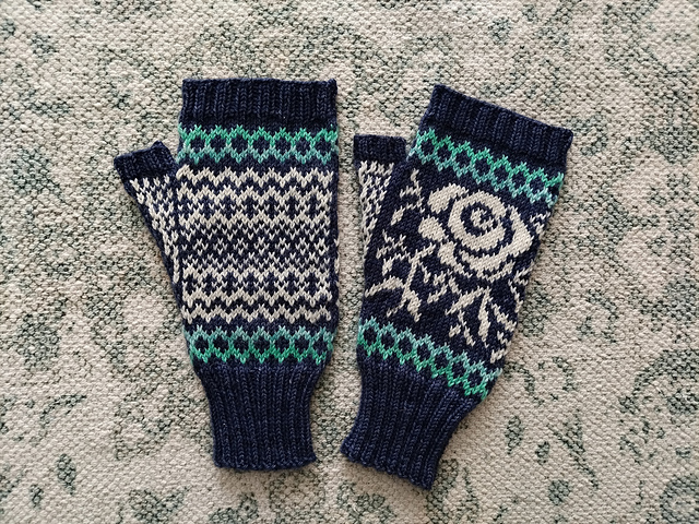 Rose Trellis Mitts