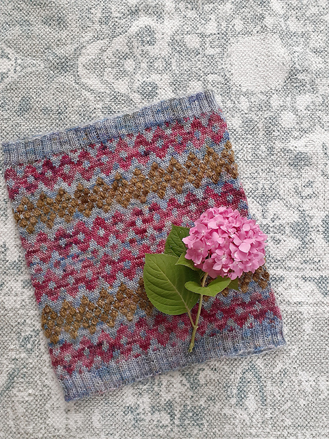 Old gold and Lavender Cowl