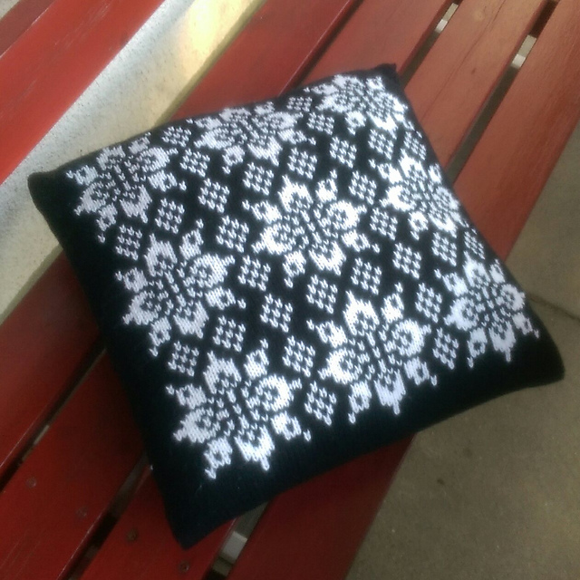 Die rote Gartenbank - Lotus Cushion