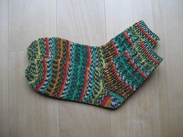 Modell 42 Zweifarbige Rippensocken