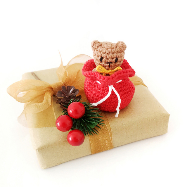 Ravelry Santa Sack Ornament pattern by Fay Lyth