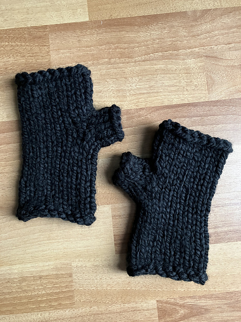 Simple Bulky Fingerless Mitts
