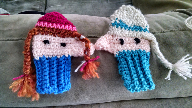 “Frozen” inspired mittens