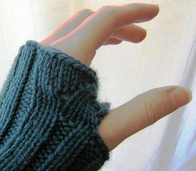 Bella's Fingerless Gloves