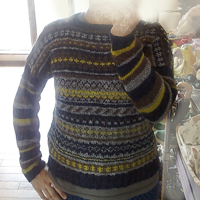 p.045 Binge Pullover