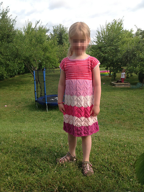 Modell 318 - Sommerkleid mit Lochmuster