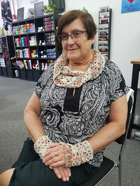 Lacey Cowl and Mitts