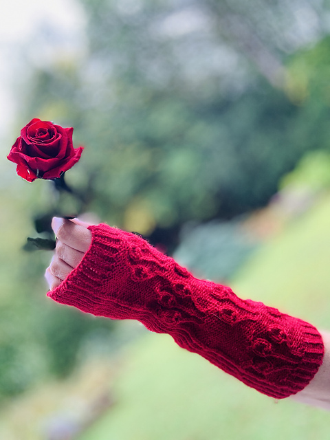 Timeless Rose Mittens
