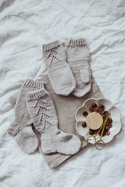 Feather children set